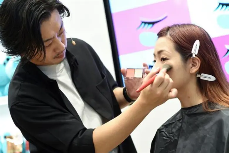 ปีใหม่นี้มาปั๊วะ! ปัง! กับสองลุคแต่งหน้ารับปี 2019 จาก @cosme store