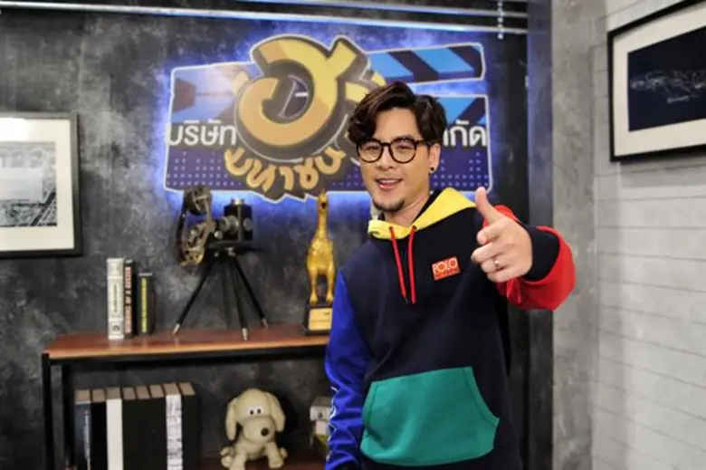 ทีวีไกด์: ซิทคอม “บริษัทฮาไม่จำกัด (มหาชน)”  “ทอม Room39” เลิกร้องเพลงรัก เปลี่ยนแนวเป็นขาแดนซ์สายย่อตาม “แจ๊ส ชวนชื่น”