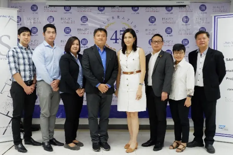 คุณธีรดา อำพันวงษ์ กรรมการผู้จัดการ และปร...