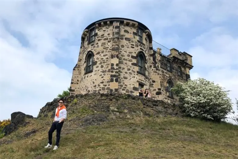 ทีวีไกด์: รายการ "หนีเที่ยวกัน"“ฟลุค&ลี” พิชิตยอดเขา สุดทึ่งปราสาทบนภูเขาไฟ!