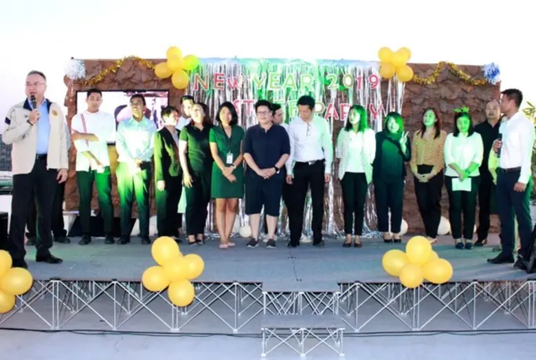 คุณทัชช ฤทธิมัต ผู้จัดการทั่วไป พร้อมด้วย...