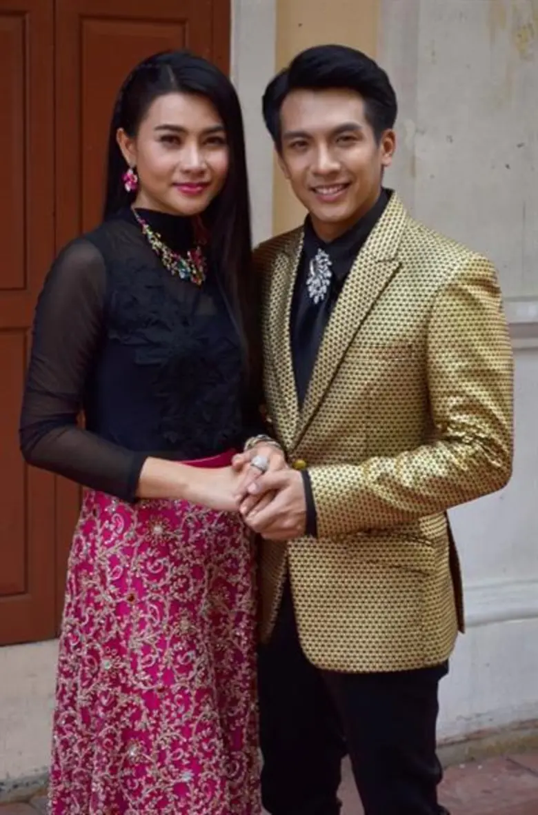 เรื่องย่อ: สาวน้อยร้อยล้านวิว