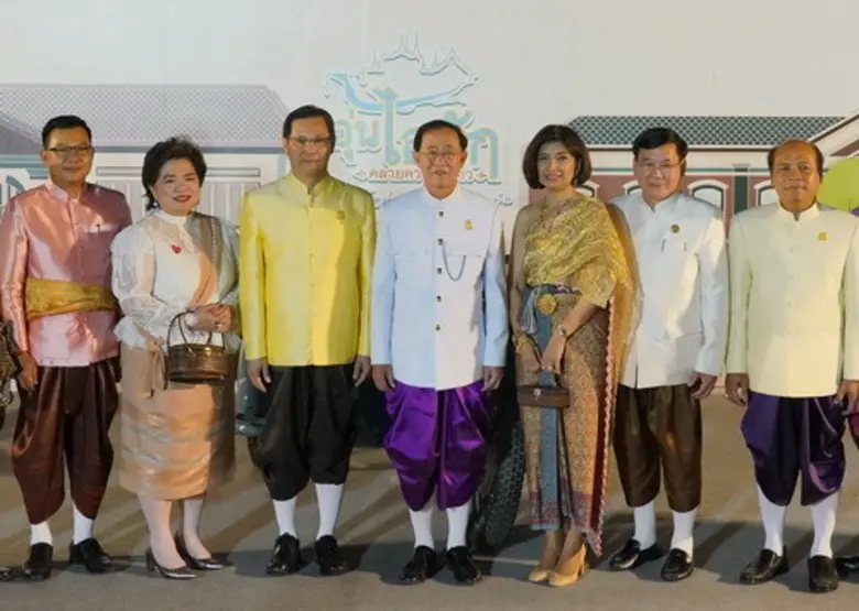 นายอาคม เติมพิทยาไพสิฐ (กลาง) รัฐมนตรีว่า...