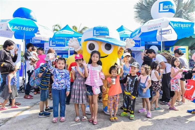 บริษัท แลคตาซอย จำกัด นำทีมโดยน้องถั่วเหล...