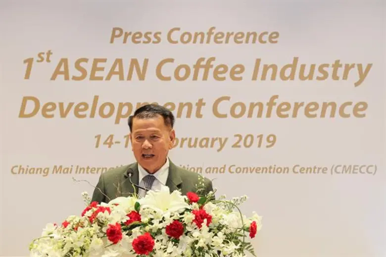 เชียงใหม่ เดินหน้าผลักดันเชียงใหม่เมืองกาแฟต่อเนื่อง ล่าสุดจับมือกระทรวงเกษตรฯ ภาคเอกชนต้นน้ำ-ปลายน้ำ และผู้ผลิตกาแฟอาเซียนจัดการประชุมการพัฒนาอุตสาหกรรมกาแฟในอาเซียน ครั้งที่ 1 หวังร่วมสร้างอาเซียนเป็นแหล่งผลิตกาแฟสำคัญของโลก