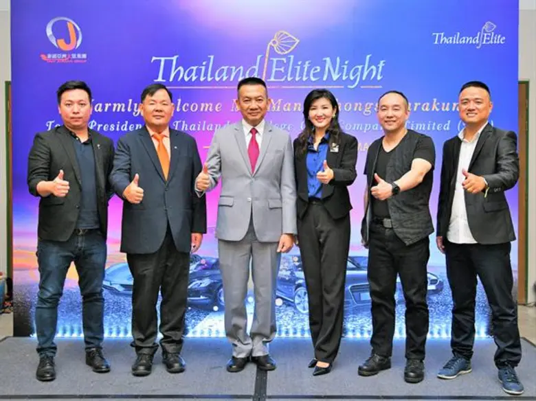 นางสาวหลุ่ย แซ่กั๊ว (ที่ 3 จากขวา) ประธาน...