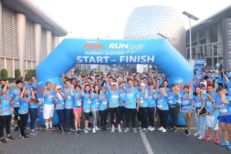 คุณกุลวดี จินตวร (กลาง) ผู้อำนวยการบริหาร...