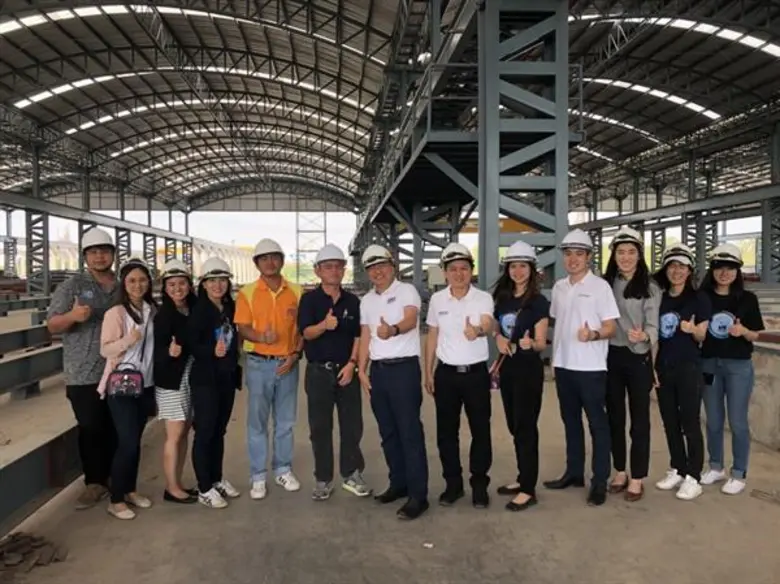 นายสมภพ ศักดิ์พันธ์พนม (กลาง) ประธานกรรมก...