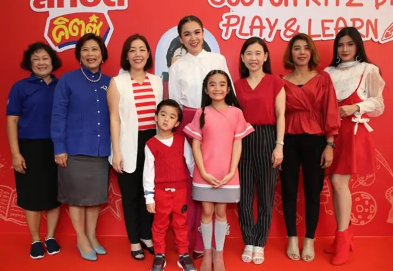 วรวิมล กรรมารางกูร (ที่ 3 จากซ้าย) ผู้จัด...