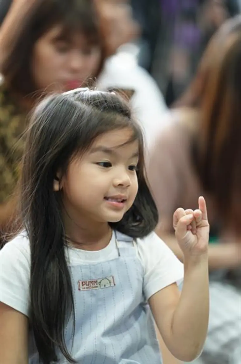 แจกความน่ารักสดใจต้อนรับวันเด็กไปกับคุณแม...