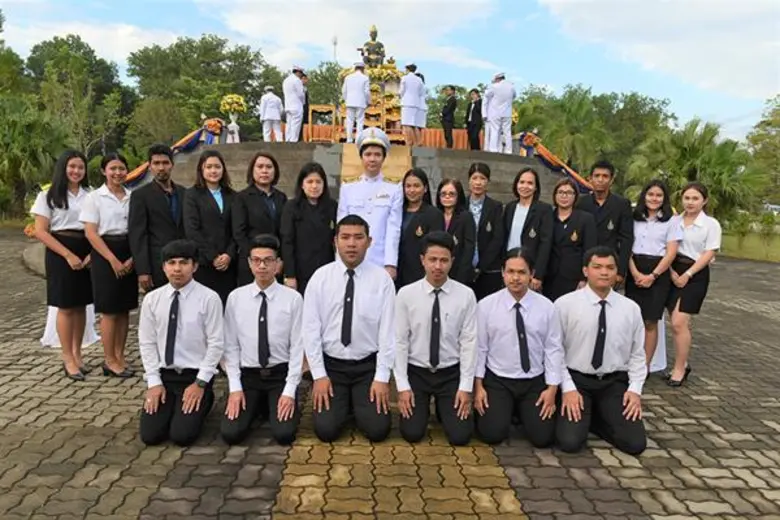 ภาพข่าว: ม.อ.ตรัง ร่วมวางพานพุ่มดอกไม้ “วันพ่อขุนรามคำแหงมหาราช” ประจำปี 2562