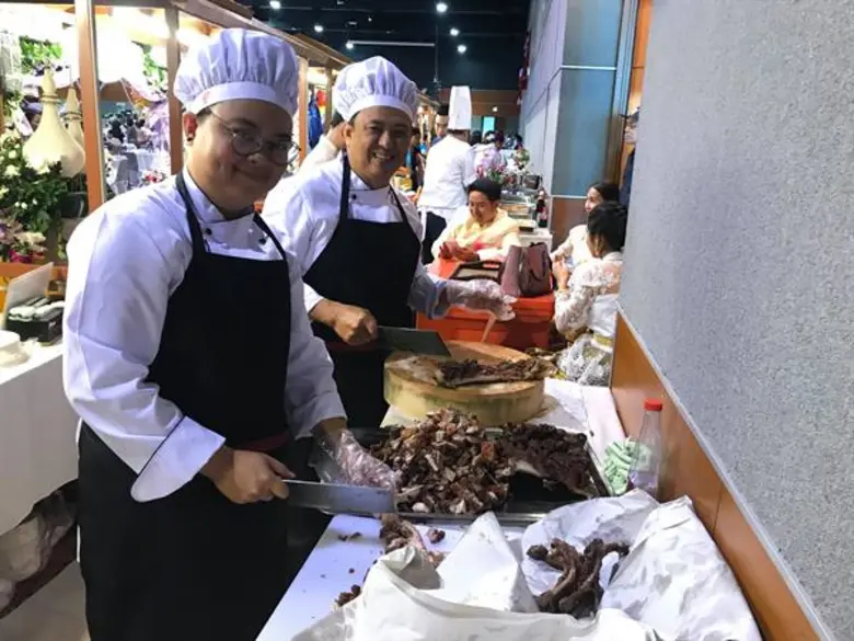 ผู้บริหาร ม.อ.ตรัง ร่วมเฝ้าฯ รับเสด็จ สมเด็จพระเทพรัตนราชสุดาฯ สยามบรมราชกุมารี เนื่องในโอกาสเสด็จฯ ทรงร่วมงานเลี้ยงถวายพระกระยาหารค่ำ