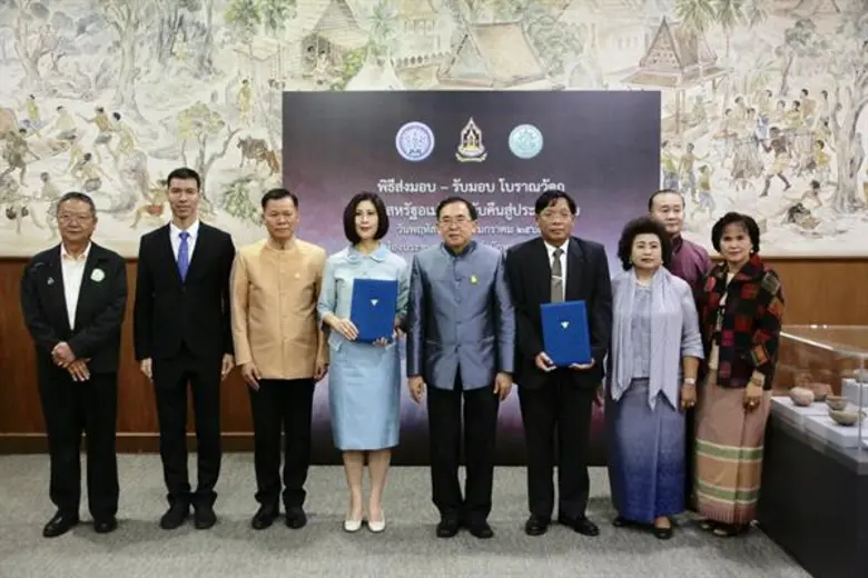 วธ.รับมอบ "กำไลสำริด-กระดิ่งสำริด-ภาชนะดิ...