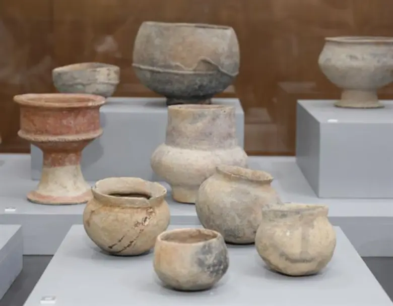 วธ.รับมอบ “กำไลสำริด-กระดิ่งสำริด-ภาชนะดินเผา-ช้อนดินเผา-หินดุดินเผา-ลูกกลิ้งดิน” โบราณวัตถุ-ศิลปวัตถุจากชาวอเมริกัน-คนไทยในสหรัฐอเมริกา 46 รายการ