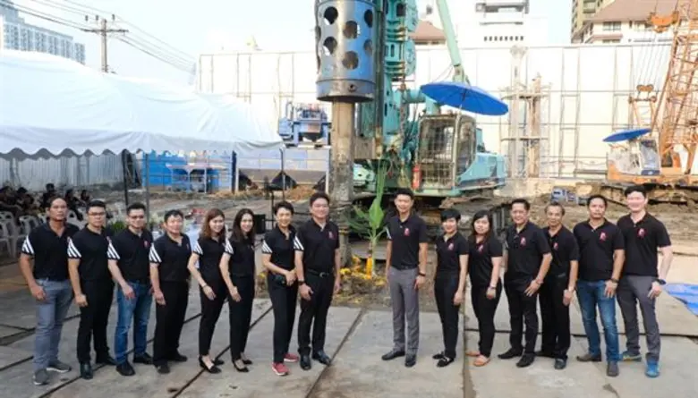 นายชาติชาย พานิชชีวะ (ที่8จากซ้าย) ประธาน...