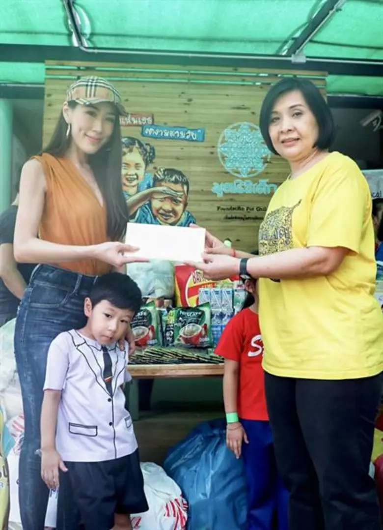 ครูเอิร์น-จิรวรรณ ชัยรุ่งเรือง ผู้อำนวยกา...