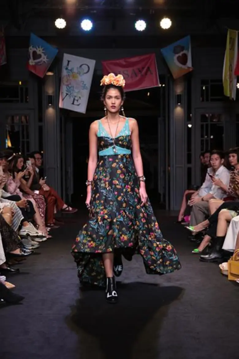 เป็นนางงามที่หันมาเอาดีด้านนางแบบ แถมงานช...