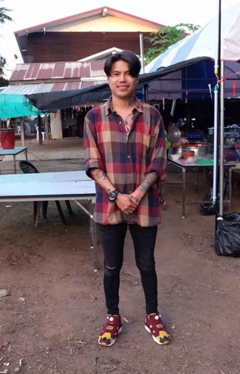 บอย วงฮาร็อค ย้อนวัยเด็กกลับบ้านเกิดเลี้ยงอาหารน้องๆ โรงเรียนบ้านดูนสาด อ.กระนวน จ.ขอนแก่น