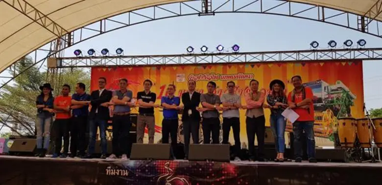 คุณสุทธิ ศรีปทุม รองกรรมการผู้จัดการ และค...