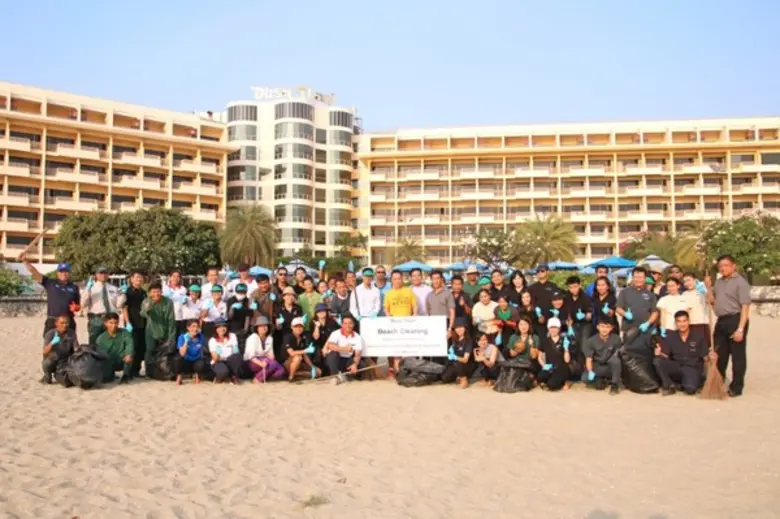 โรงแรมดุสิตธานี พัทยา จัดกิจกรรมทำความสะอาดชายหาด