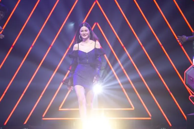 เรียกได้ว่าเป็นสาวเซ็กซี่ ที่พร้อมการันตี...