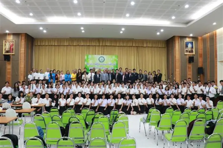 มูลนิธิแม่ฟ้าหลวง ในพระบรมราชูปถัมภ์ ร่วมกับมหาวิทยาลัยแม่โจ้ มอบทุนการศึกษาแก่เยาวชนที่อาศัยอยู่ในพื้นที่โครงการพัฒนาดอยตุงฯและพื้นที่ขยายผลของมูลนิธิฯเพื่อสนับสนุนด้านการศึกษาให้เยาวชน