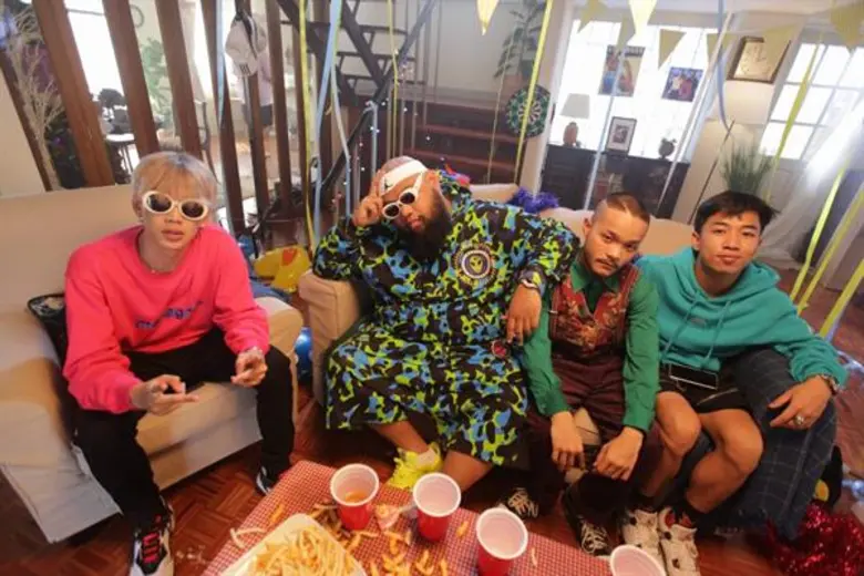 คึกคักกันทั้งกองถ่าย “กอล์ฟ - ฟักกลิ้ง ฮีโร่” เตรียมปล่อยเพลงใหม่ “มีแค่เรา” ดึง Rapper รุ่นน้อง “OG-ANIC x LAZYLOXY” ถ่ายมิวสิควิดีโอสุดป่วน
