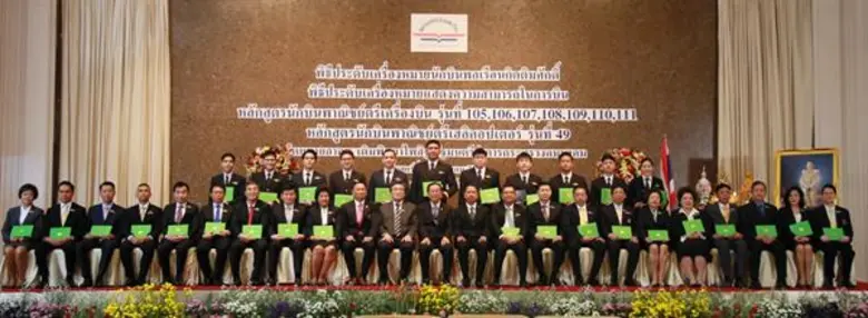 สบพ. จัดพิธีประดับเครื่องหมายนักบินพลเรือนกิตติมศักดิ์และมอบเกียรติบัตร และประดับเครื่องหมายแสดงความสามารถในการบินและมอบประกาศนียบัตรแก่ผู้สำเร็จการศึกษาหลักสูตร AP 105-111 และ HP 49