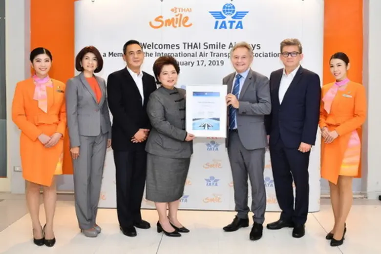 นางชาริตา ลีลายุทธ (กลาง) รักษาการประธานเ...