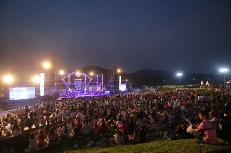 อลิอันซ์ อยุธยา เอาใจลูกค้าผู้รักเสียงเพลง จัดคอนเสิร์ต New Way of LOVE เพราะรักไม่มีพรมแดน ณ ทะเลสาบรูปหัวใจ @WISDOM VALLEY เขาไม้แก้ว พัทยา จ.ชลบุรี