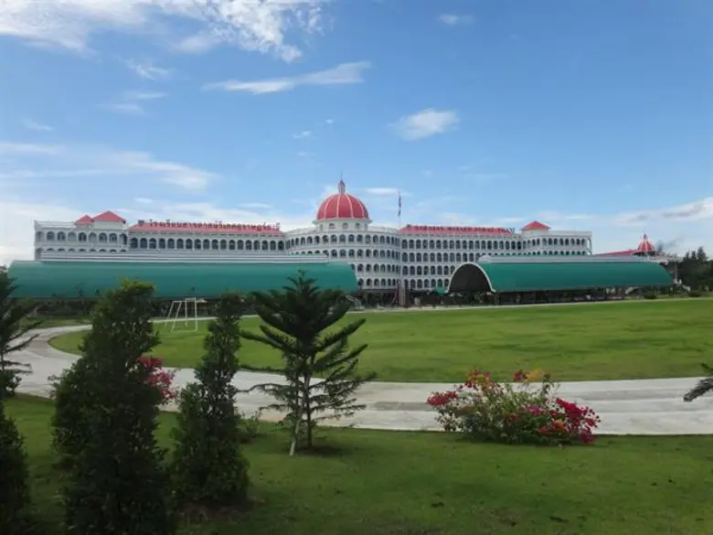 ดร.พัฒน สุวรรณสัมฤทธิ์ สถาปนิกชื่อดัง ด้านรับออกแบบโรงเรียนนานาชาติ พร้อมให้คำปรึกษากับผู้ประกอบการอสังหาริมทรัพย์ ในงาน Designers’ Festival 2019  ณ แซ่บ อินดี้ ประดิษฐ์มนูธรรม 25 วันที่ 23 มกราคม 2562 เวลา 17.30 – 23.00