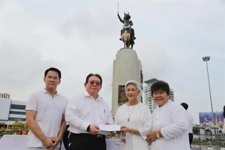 ประชุม มาลีนนท์ นำคณะผู้บริหาร และพนักงาน ทำบุญรับปีใหม่ 2562