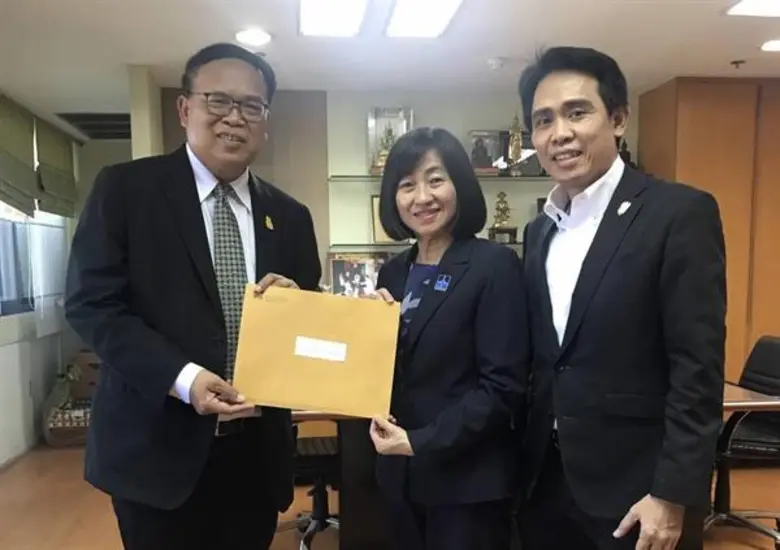 สมาคมธุรกิจรับสร้างบ้าน โดยนางศิริพร สิงห...