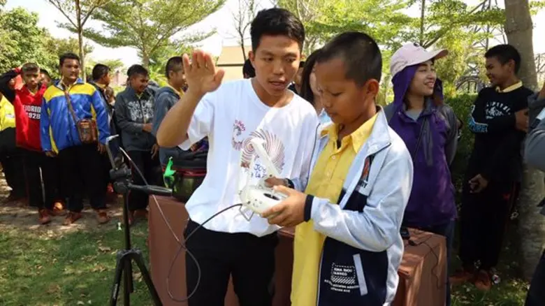 หม่อง สร้างแรงบันดาลใจ เด็กไทยหัวใจติดปีก