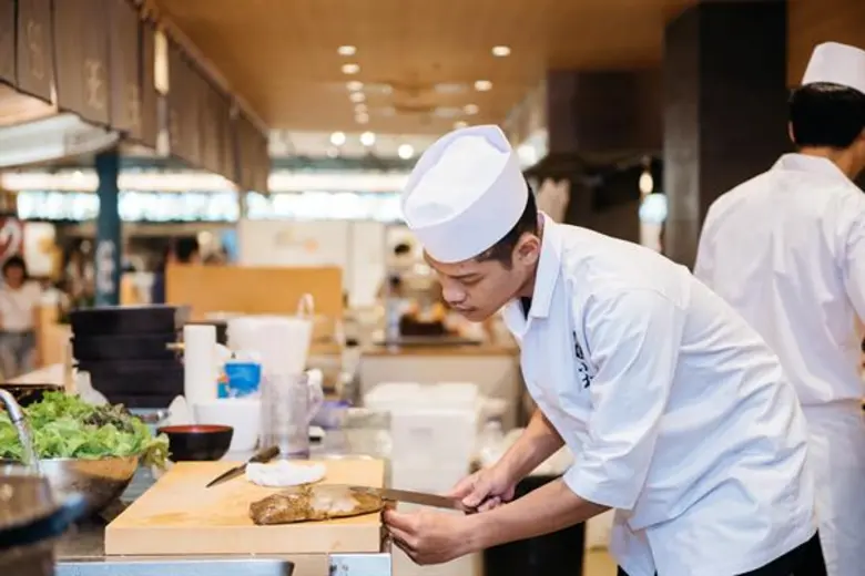 นายโนบุยูกิ ซาโต้ ประธานกรรมการผู้จัดการใหญ่ บริษัท...