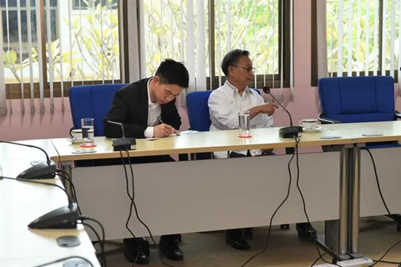 รองเลขาธิการ ปชป. มอบ 1 ล้านบาท เข้ากองทุน 'นายชวน หลีกภัย และเพื่อน’ ให้ นักศึกษา ม.อ.ตรัง