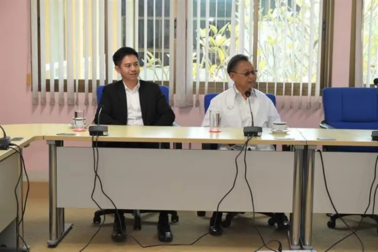 รองเลขาธิการ ปชป. มอบ 1 ล้านบาท เข้ากองทุน 'นายชวน หลีกภัย และเพื่อน’ ให้ นักศึกษา ม.อ.ตรัง