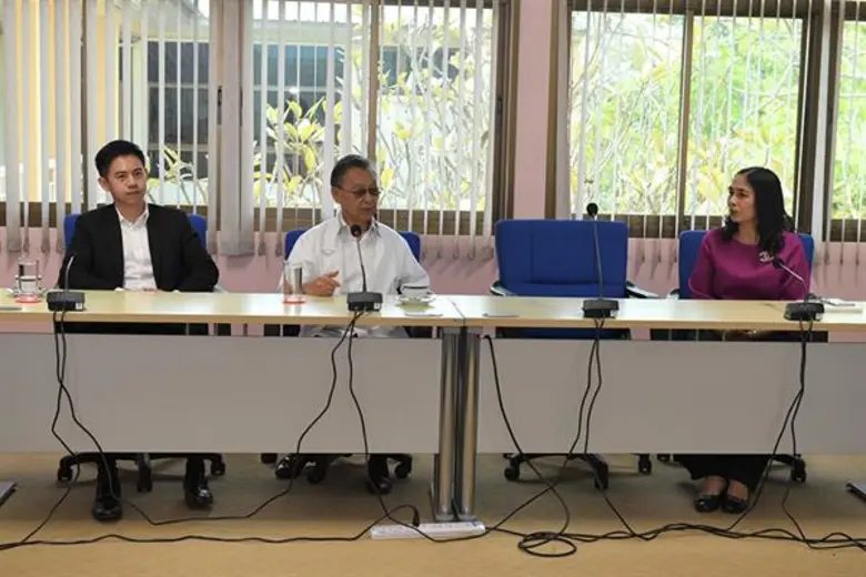 รองเลขาธิการ ปชป. มอบ 1 ล้านบาท เข้ากองทุน 'นายชวน หลีกภัย และเพื่อน’ ให้ นักศึกษา ม.อ.ตรัง