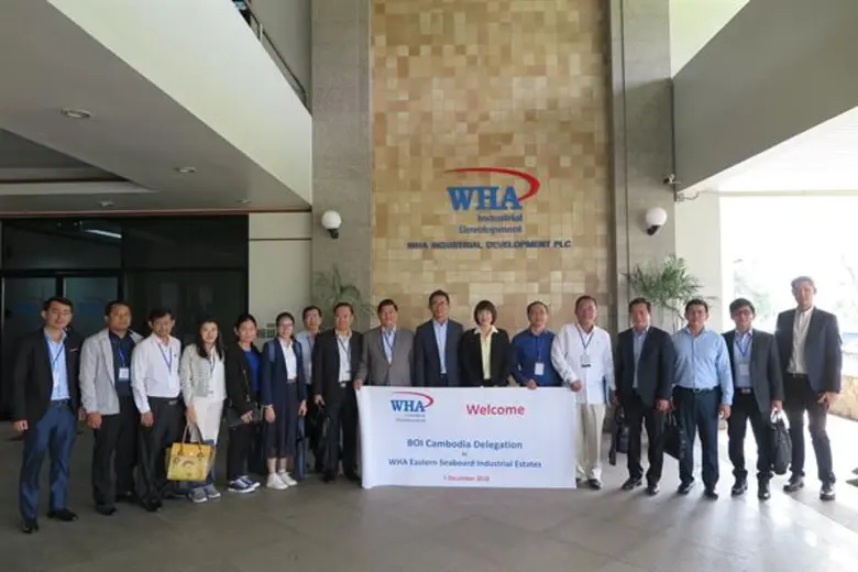 นางสาวศิญาภัสร์ จันทไชยโรจน์ (ที่ 7 จากขว...