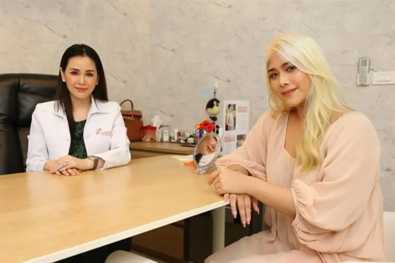 เซเลบสุดฮอต เพ็บ ให้คุณหมอปาล์ม หมอน่องเทพ ดูแลเรียวขา