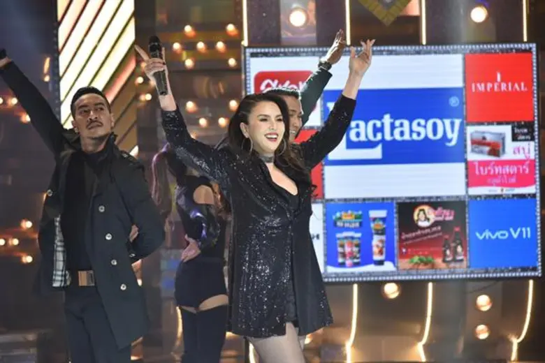 “กิ๊กดู๋ฯ” คว้าควีนส์อ๊อฟแดนซ์ “คริสติน่า อากีล่าร์” โชว์สเต็ปเพลงฮิต!! ตะลึงตู้ลงโทษที่ไม่ใช่แค่แป้ง!!!!!!!!