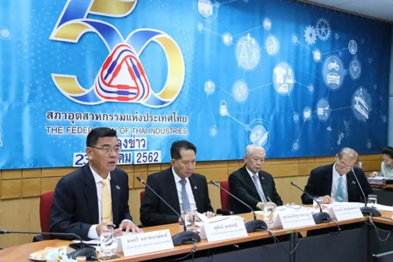 ดัชนีความเชื่อมั่นฯ ธันวาคมปรับตัวลดลง เหตุกังวลการขึ้นดอกเบี้ยและเศรษฐกิจจีนชะลอตัว ขณะที่อาหาร แฟชั่น ยานยนต์ ยอดขายพุ่ง