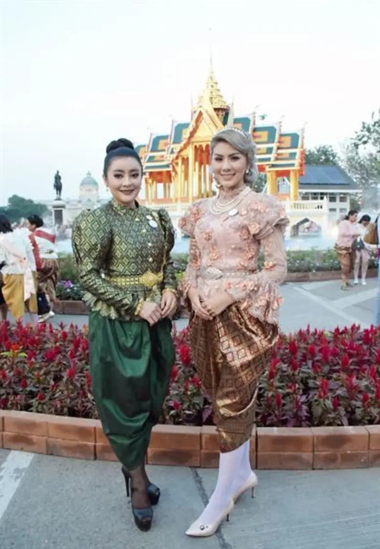 ประมวลภาพความประทับใจ ศิลปินแกรมมี่ ร่วมงาน  "อุ่นไอรักคลายความหนาว สายน้ำแห่งรัตนโกสินทร์”