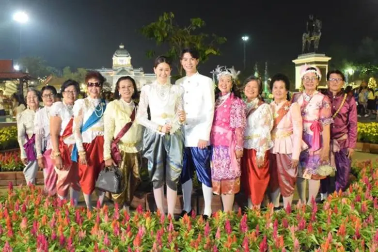 ประมวลภาพความประทับใจ ศิลปินแกรมมี่ ร่วมงาน  "อุ่นไอรักคลายความหนาว สายน้ำแห่งรัตนโกสินทร์”