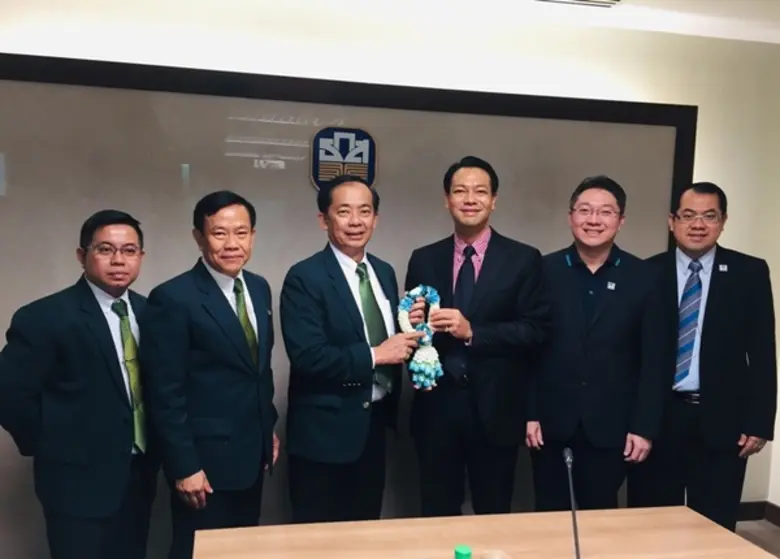 ดร.รักษ์ วรกิจโภคาทร กรรมการและผู้จัดการท...