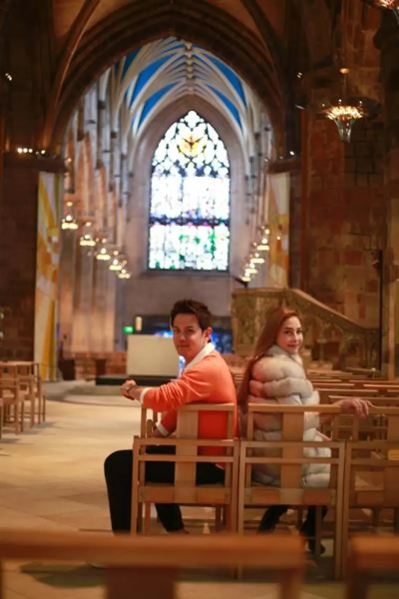 ทีวีไกด์: รายการ "หนีเที่ยวกัน"“ฟลุค&ลี” “ฟลุค&นาตาลี” จูงมือเข้าโบสถ์