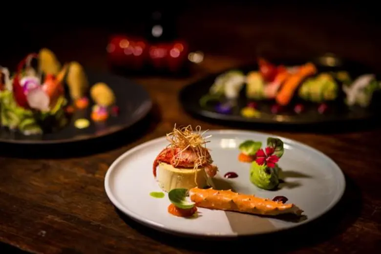 ปีใหม่นี้กับสารพันเมนูปูทะเลยักษ์ที่สการ์เล็ต ไวน์ บาร์ แอนด์ เรสเตอร์รองท์