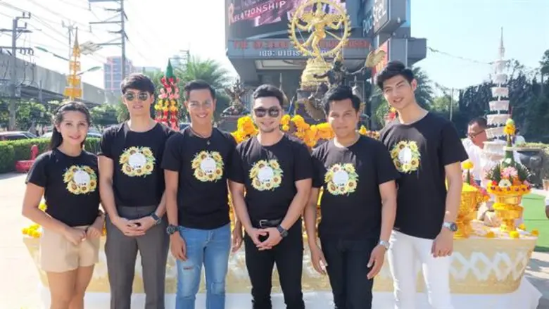 แรงตั้งแต่ยังไม่เปิดกล้อง!! ดร.ทวีศักดิ์ ผู้จัดฯ หน้าใหม่!!! ยิ้มรับกระแสคู่จิ้นชายรักชาย เดินหน้าบวงสรวงเปิดกล้องซีรี่ย์ “รักไม่จำกัดนิยาม”