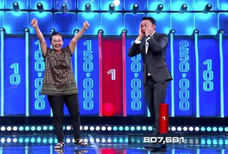 ทีวีไกด์: รายการ “The Wall กำแพงพลิกชีวิต”  “The Wall” พลิกชีวิต “2แม่ลูก”!! คว้าเงินครึ่งล้านไปล้างหนี้!!