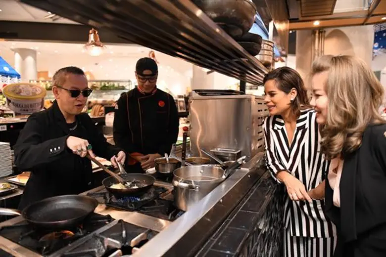 กลายเป็นไอเท็มประจำคู่ครัวคนดังเมืองไทยไป...